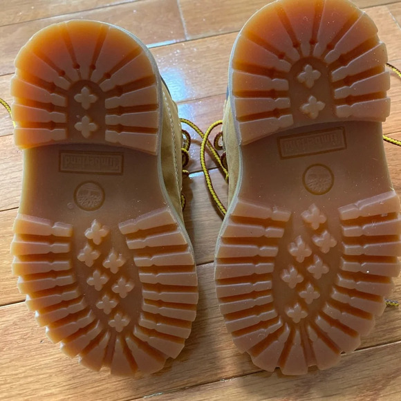 New little kids Timberlands - Picture 3 of 4
